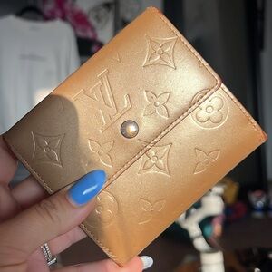 Vintage Louis Vuitton ELISE Wallet Clutch Vernis TH0022 (I got from Ucla Thrift)